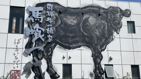 店舗看板はお店の顔！！ユニークな壁画や立体看板で第一印象を華やかに🌸